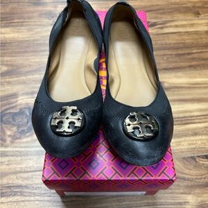 Tory Burch Claire elastic perfect black gold ballet Napa leather flats, size 7.5